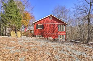 Near Beech Mountain Crimson Cabin with Views - 8