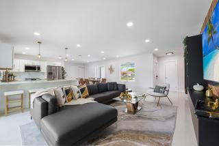 Stunning 5BR Heated Pool, Beach Access & Games L06 - 1