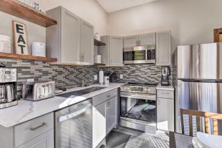 Less Than 1 Mi to St Josephs Denver Townhome! - Denver - 9