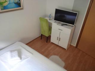 Villa Monera Apartments & Rooms & Free Garage - Mostar - 2
