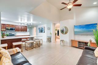 Modern Naples Oasis with Saltwater Pool and Jacuzzi! - Naples - 1