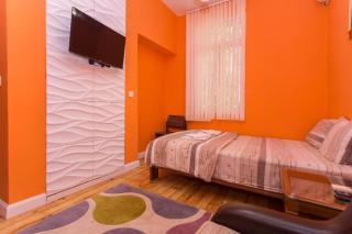 Top Center Apartment 4 - 6