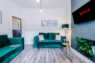 Spacious 4-bed house in Crewe by 53 Degrees Property, ideal for Business & Contractors - Sleeps 7 - 7