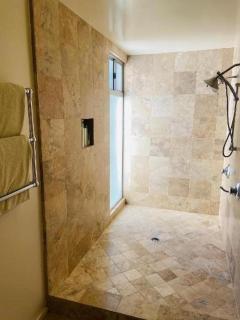 Spectacular luxury 3000 square ft house on 1/3 of acre - 7