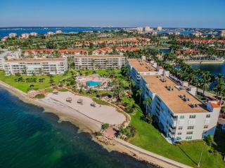 Bahia Vista Palm Trees & Coastal Breezes - Endless Fun on Isla - St Petersburg - 0
