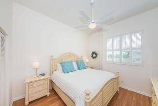 Vista Verde E Beautifully Updated, Contemporary Condo - 2