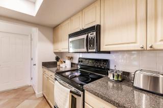 *Eclectic hidden Gem / Tiki Bar and Pool* - 5