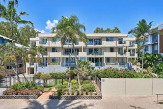 Paringa 2 Bedroom Top Floor Beach Front Apartment - Palm Cove - 9
