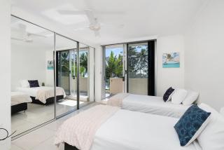 Paringa 2 Bedroom Top Floor Beach Front Apartment - Palm Cove - 1