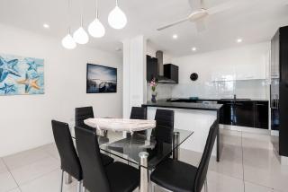 Paringa 2 Bedroom Top Floor Beach Front Apartment - Palm Cove - 7