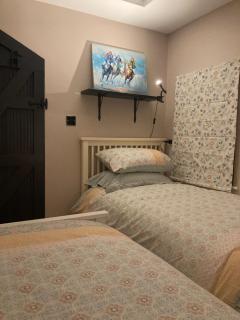 Beech Tree Cottage - - 9