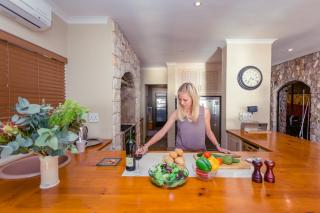Whale Waters Self Catering Gansbaai - De Kelders - 3
