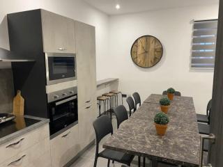 Lovely Modern Large Spacious Home with 7BR & WIFI by 360 Estates - Msida - 9