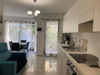 Studio Centre Terrasse Climatisation 50m plage - 9