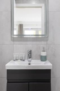 Fabulous Modern Luxury Apartment Sleeps 6- Parking - Belfast - 5