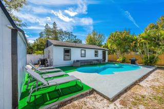 Heated In-Ground Pool with Whirlpool - Tampa - 7