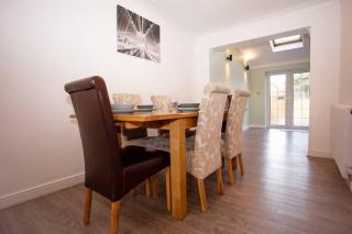 Cozy 3-Bedroom Home in Luton - Luton - 5
