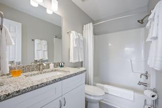 Plan A Trip To The Lake In This Open Air Cozy Home - 1