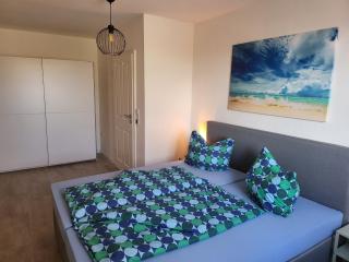 Modernes behagliches Haus mit Kamin, Terrasse und Garten - 2