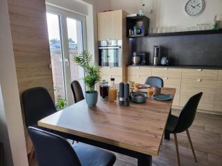 Modernes behagliches Haus mit Kamin, Terrasse und Garten - 9