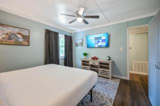 Cabin Style With Patio Seating & Charcoal Grill - Woodstock - 5