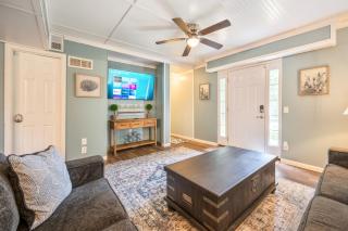 Cabin Style With Patio Seating & Charcoal Grill - Woodstock - 4