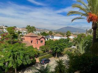 Apartment next to the El Campanario, Atalaya Golf - 2