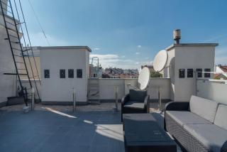 Große Terrasse, Klimaanlage und U-Bahn Nähe - 9