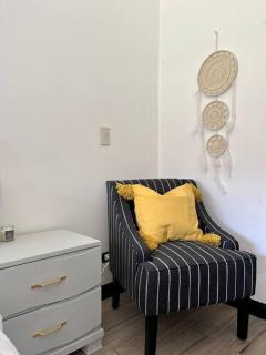 CR MARIPOSA RENTALS Lakeview PENTHOUSE with office space, pool, gym, tennis - Santa Ana - 1