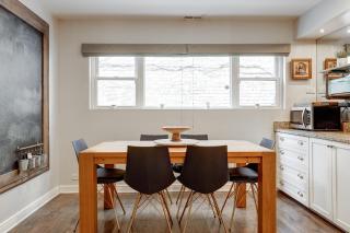 Charming & Bright Multilevel Townhome with Parking - Chicago - 2