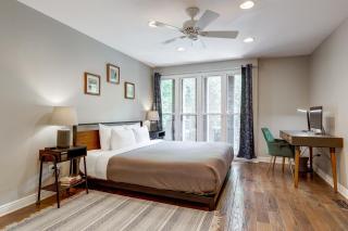 Charming & Bright Multilevel Townhome with Parking - Chicago - 8