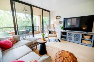 Kona Designer Condo l Pool l Near Beach l AC l Free Parking l Sleeps 6 - 9