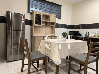 King bed Kuching Stutong Heights Apartment Nearby Airport - Kuching - 4