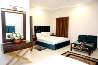 Royalton Inn Hotel - Gulberg - Lahore - 1