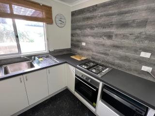 The Beach Shack - OCEAN VIEWS, CLOSE TO THE BEACH - Guilderton - 7