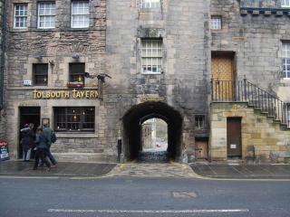 Next to the Palace and Royal Mile with parking - 4