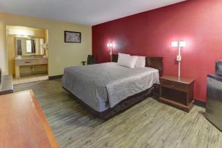 Econo Lodge Virginia Beach Town Center - 4