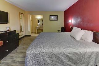 Econo Lodge Virginia Beach Town Center - 3