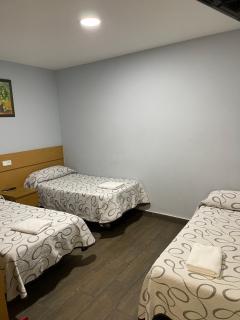 Hostal Tres Hermanos - 1