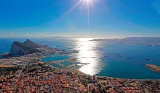 PRACTICO Apartamento a 5 min andando de GIBRALTAR y el centro, FRENTE AL MAR - La Línea de la Concepción - 2