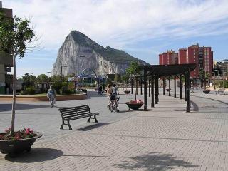 PRACTICO Apartamento a 5 min andando de GIBRALTAR y el centro, FRENTE AL MAR - La Línea de la Concepción - 4