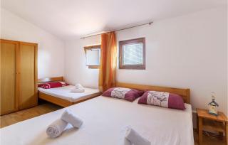 Awesome Apartment In Fazana With Wifi - 2