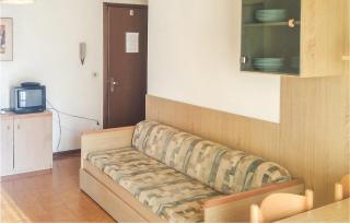 1 Bedroom Amazing Apartment In Bibione - Bibione - 8