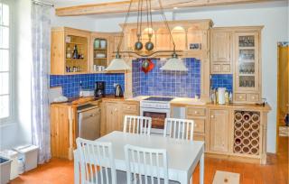 Nice Home In Bourg Du Bost With Wifi - - 4