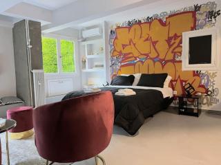 Brand New Modern Street-Style STUDIO /CITY CENTER - Athens - 3