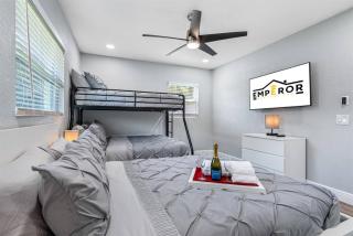 Charming & Renovated Home 20 Minutes from Tampa - 7