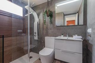 Beachfront with Spectacular views and Swimming pool - 3