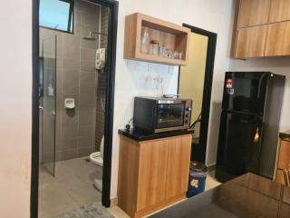 Palazio Mount Austin Modern Stylish 3 bedrooms balcony pool view high floor by GDRAGON HomeStay - Johor Bahru - 1