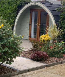 The Burrow - Sleeps 4 - 5