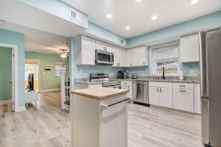 Updated North Beach Cottage Pet Friendly! - Deale - 4